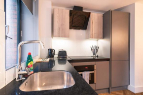Convenient 2 Bedroom Apartment in Central Manchester
